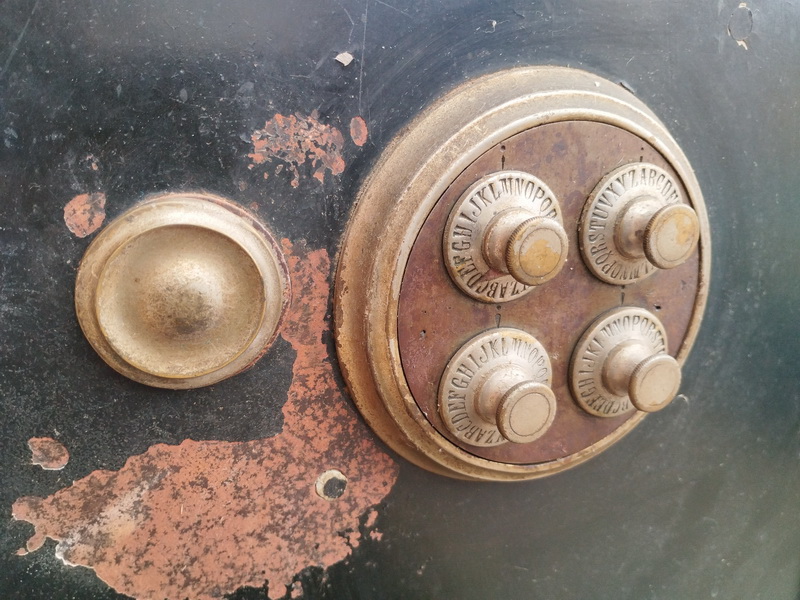 caja fuerte madera metal llave_clave 41-109x50x33 1u